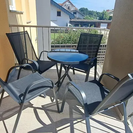 Apartma 6 דירה