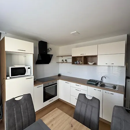 Apartment Apartma 6 *